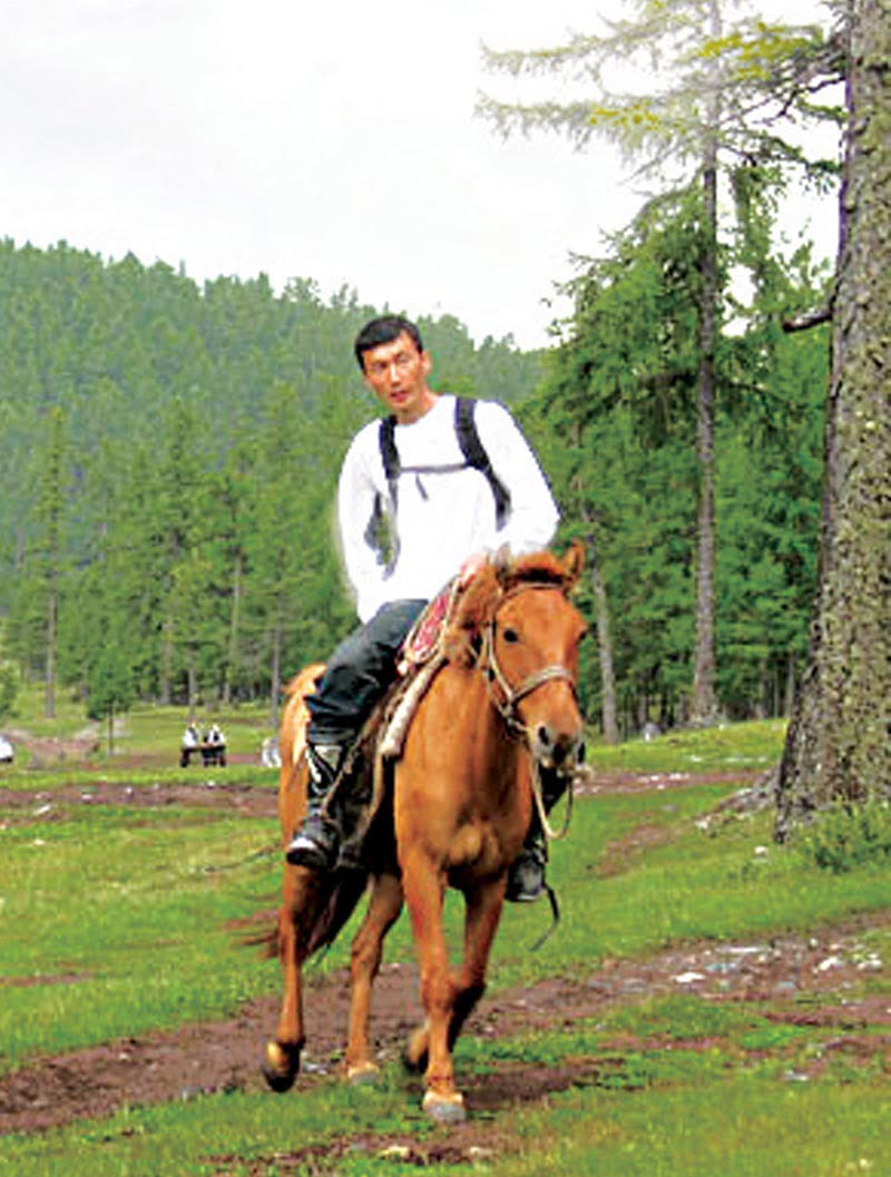 Reseiveranstalter Mongolei mit Tradition Ochir reitet