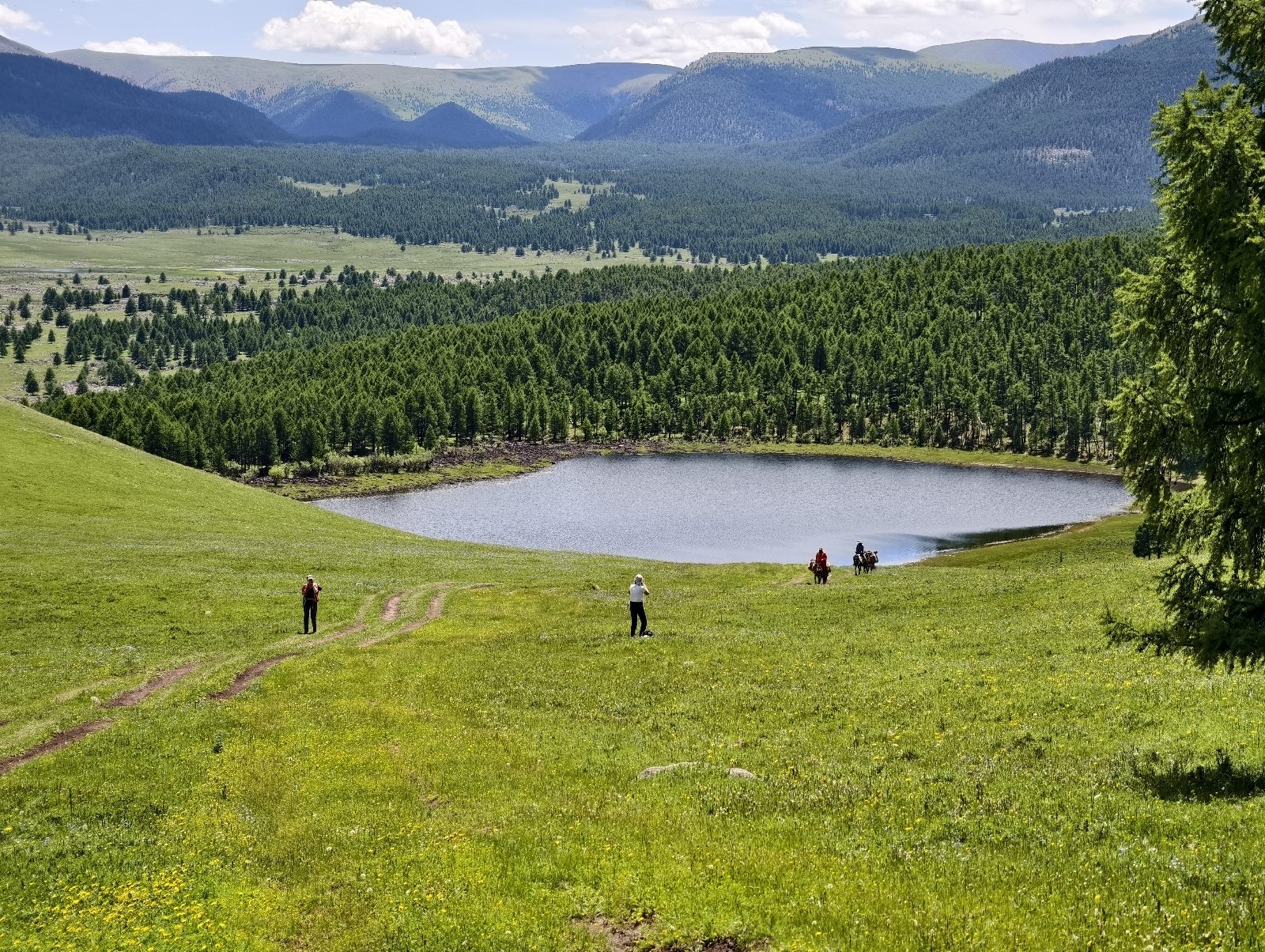 Wandern oder Reiten bei den Acht Seen „Naiman Nuur“ /14 Tage/